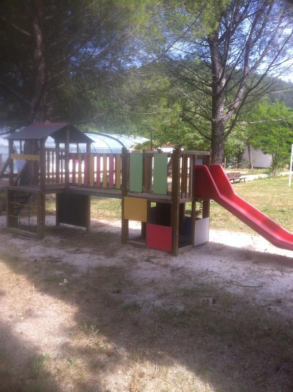 Camping La Vidaresse Hotel Sainte-Anastasie-sur-Issole Ngoại thất bức ảnh
