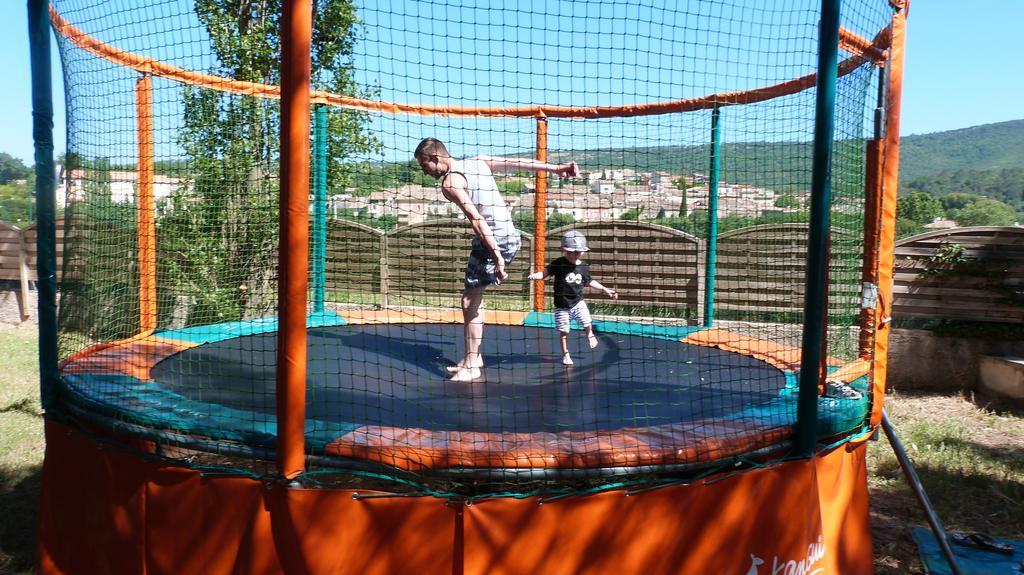 Camping La Vidaresse Hotel Sainte-Anastasie-sur-Issole Ngoại thất bức ảnh