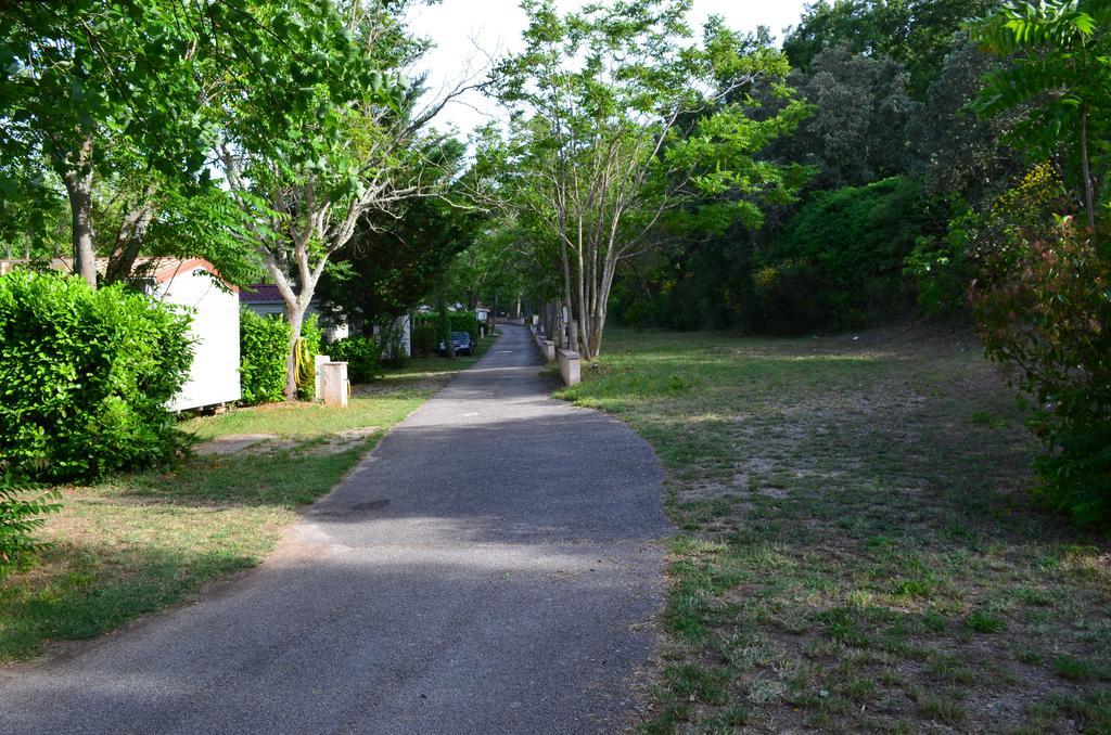 Camping La Vidaresse Hotel Sainte-Anastasie-sur-Issole Ngoại thất bức ảnh