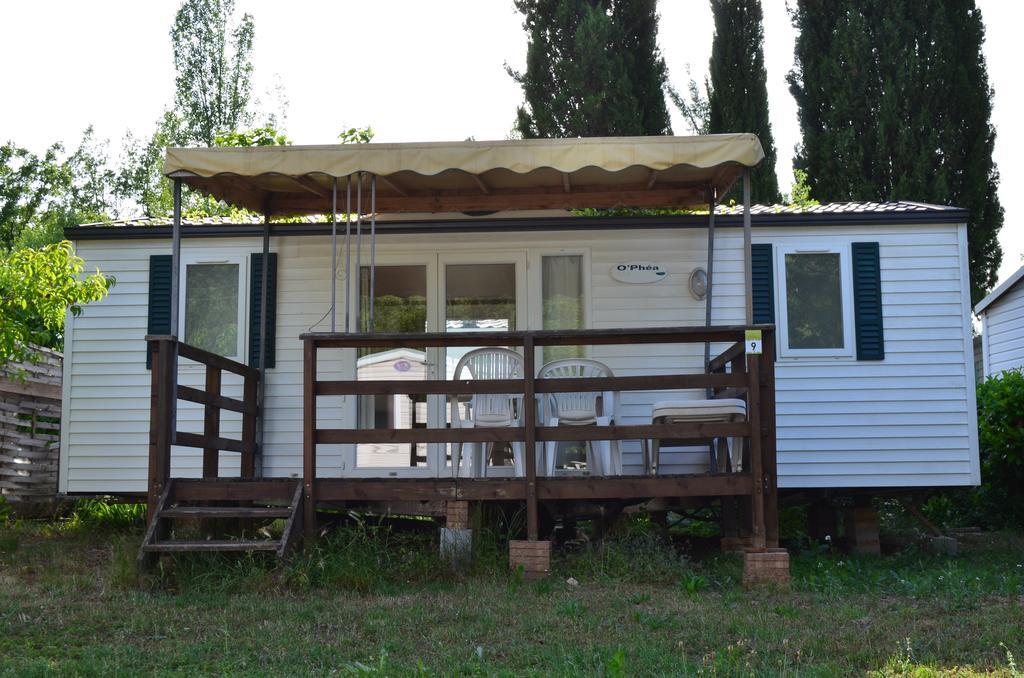 Camping La Vidaresse Hotel Sainte-Anastasie-sur-Issole Ngoại thất bức ảnh