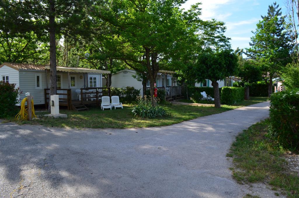 Camping La Vidaresse Hotel Sainte-Anastasie-sur-Issole Ngoại thất bức ảnh