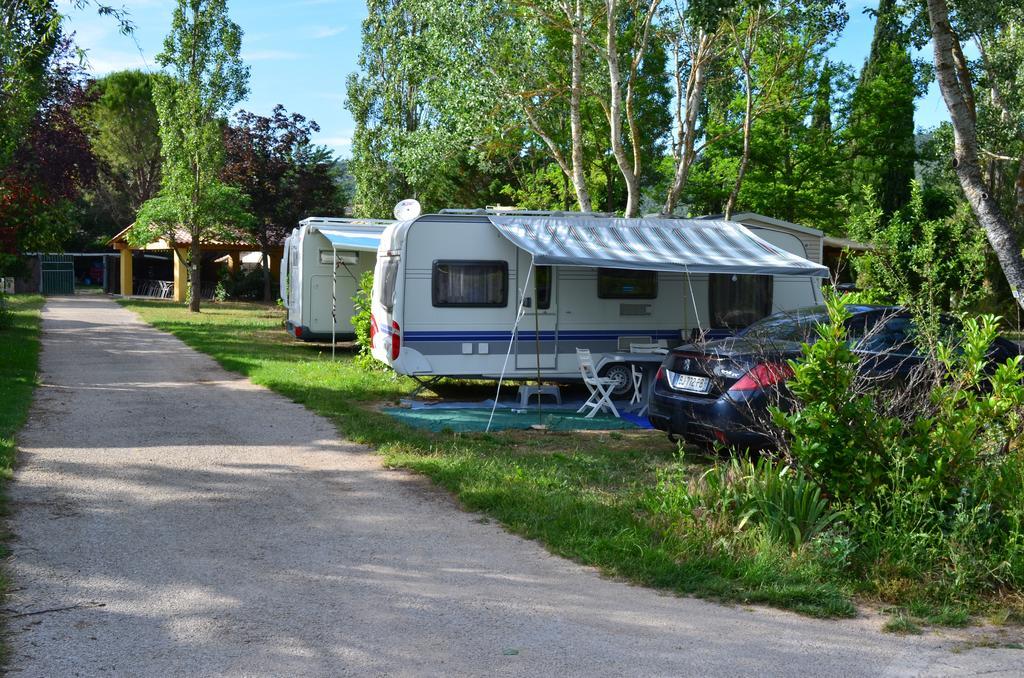 Camping La Vidaresse Hotel Sainte-Anastasie-sur-Issole Ngoại thất bức ảnh