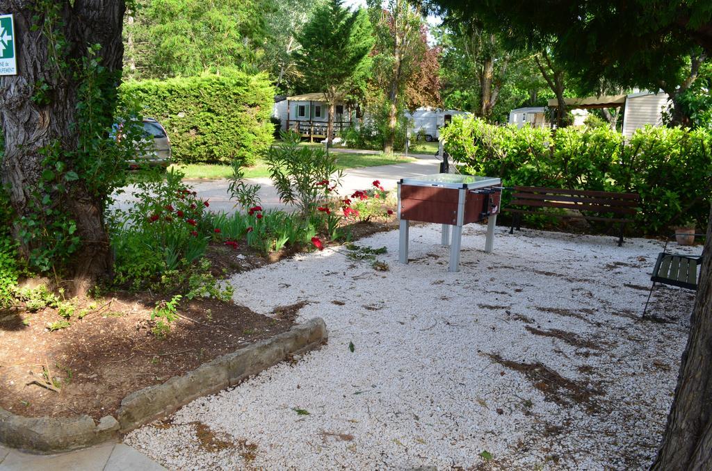 Camping La Vidaresse Hotel Sainte-Anastasie-sur-Issole Ngoại thất bức ảnh