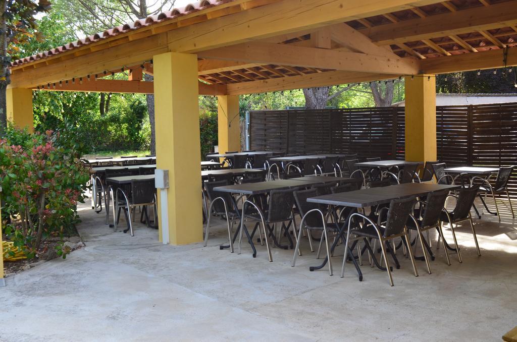 Camping La Vidaresse Hotel Sainte-Anastasie-sur-Issole Ngoại thất bức ảnh