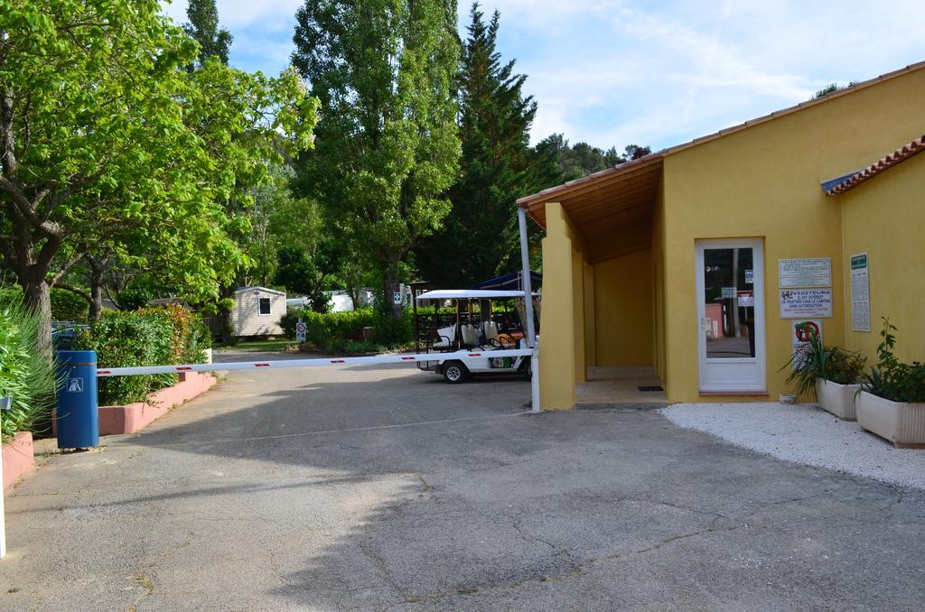 Camping La Vidaresse Hotel Sainte-Anastasie-sur-Issole Ngoại thất bức ảnh