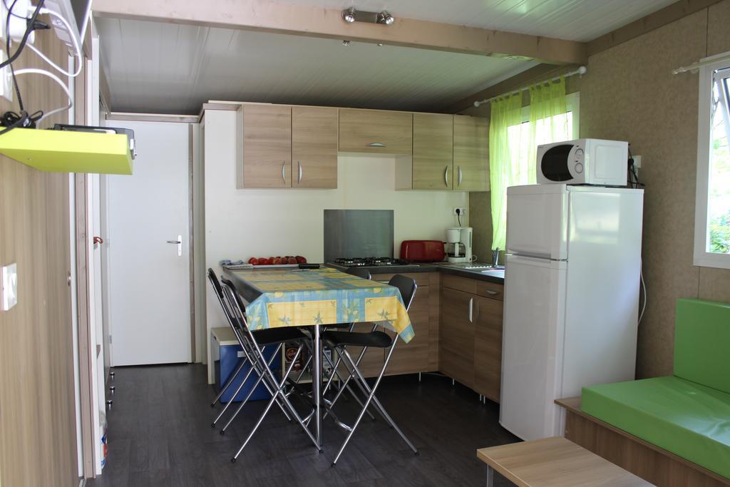 Camping La Vidaresse Hotel Sainte-Anastasie-sur-Issole Ngoại thất bức ảnh