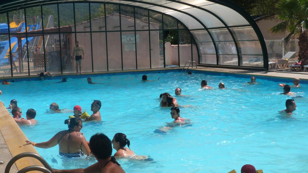 Camping La Vidaresse Hotel Sainte-Anastasie-sur-Issole Ngoại thất bức ảnh
